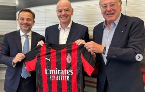 国际足联主席因凡蒂诺造访米兰总部，并与米兰高层合影